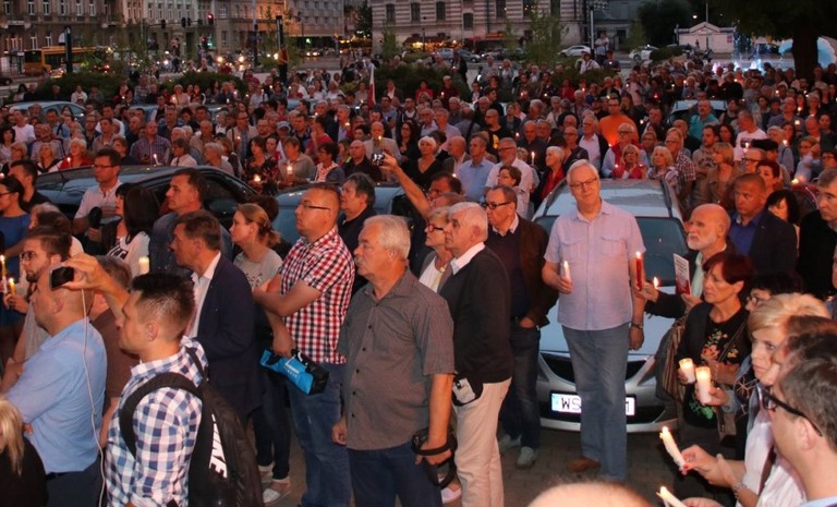 Protesty w obronie niezawisłości sądów